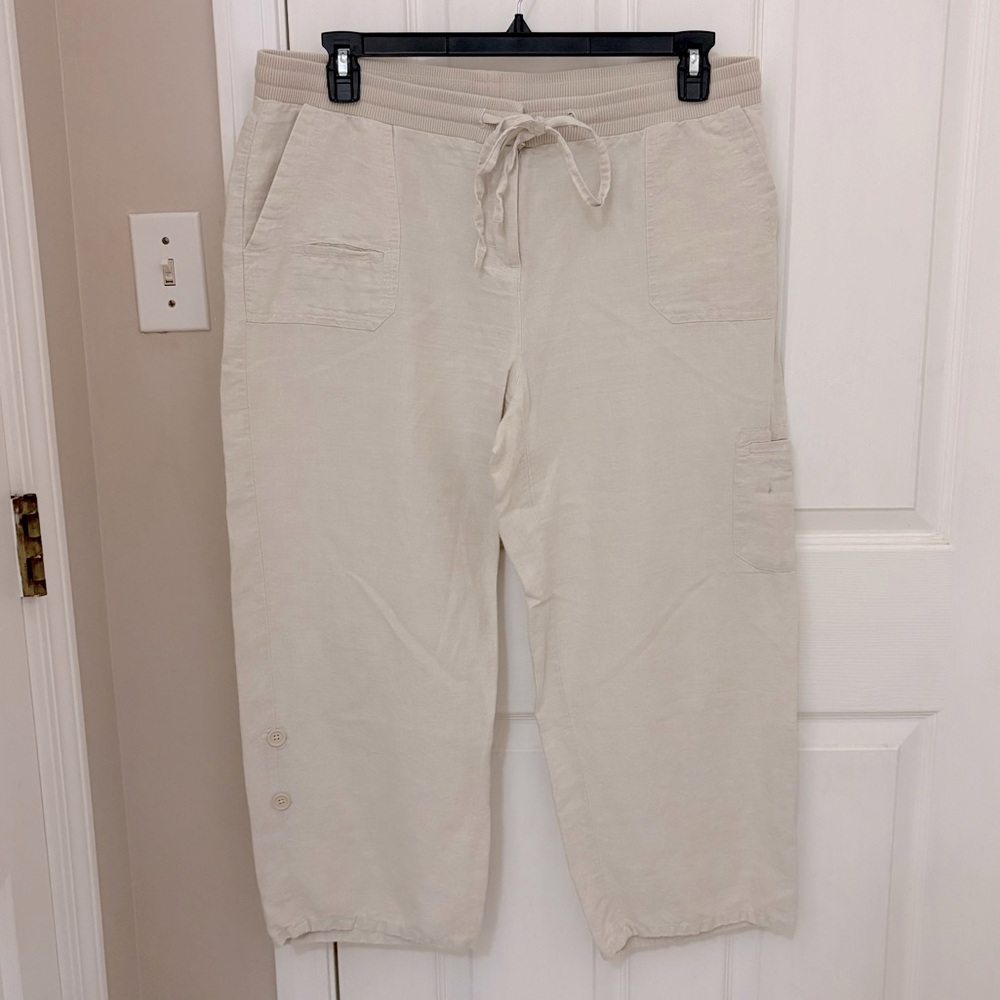 Liz Claiborne Linen Blend Capri Pants in Light Khaki